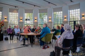 Deze afbeelding laat het On Tour Webinar zien van Jeugdzorg Werkt in de Snijzaal in het Anatomiegebouw in Utrecht.